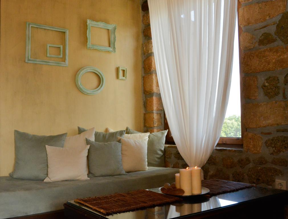 Nymfes Guesthouse Synikia Mesi Trikalon Quarto foto